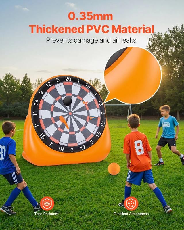 🎯⚽️Uppblåsbar fotbolls-darttavla Denna gigantiska fotbolls-darttavla levereras med två sparkbollar och kan monteras på bara tre minuter, vilket gör den till det perfekta valet för storskaliga trädgårdsspel.