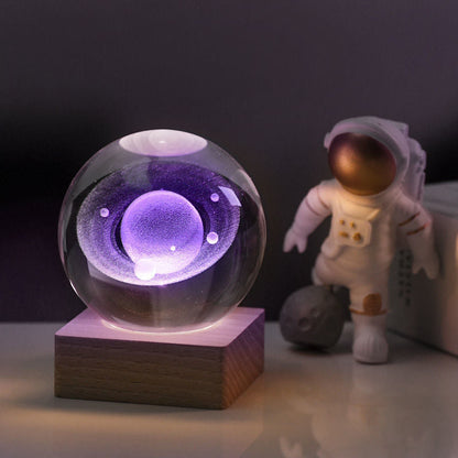 🥳2026 HOT SALE🥳💞50 000+ SÅLDA!💫🌌 Ta med galaxen in i ditt rum. 3D-kristallkula nattlampa – 50 % RABATT! ✨🌙