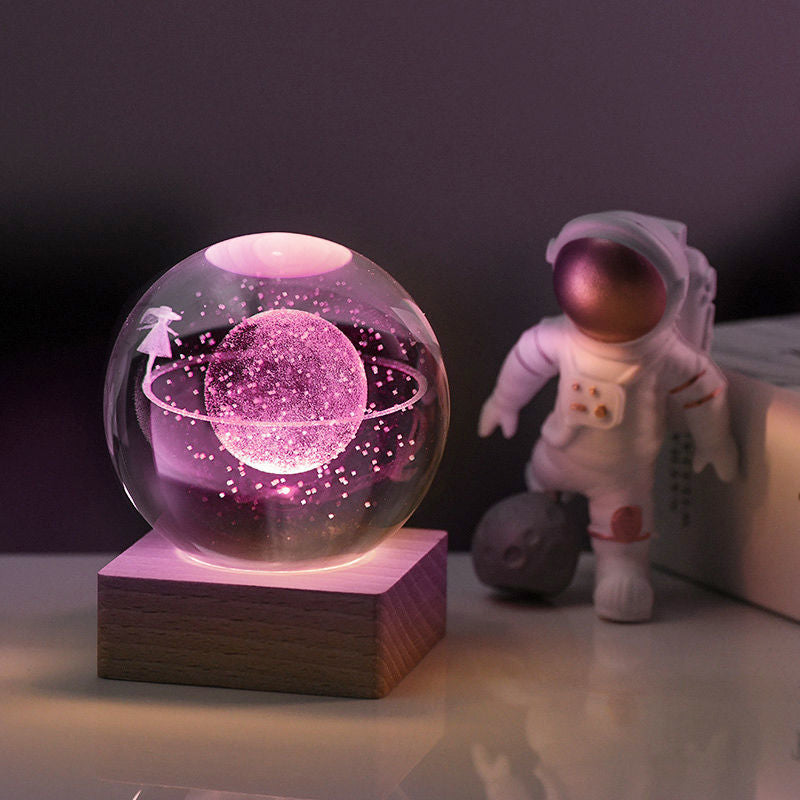 🥳2026 HOT SALE🥳💞50 000+ SÅLDA!💫🌌 Ta med galaxen in i ditt rum. 3D-kristallkula nattlampa – 50 % RABATT! ✨🌙