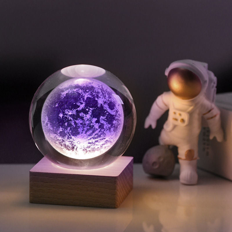 🥳2026 HOT SALE🥳💞50 000+ SÅLDA!💫🌌 Ta med galaxen in i ditt rum. 3D-kristallkula nattlampa – 50 % RABATT! ✨🌙