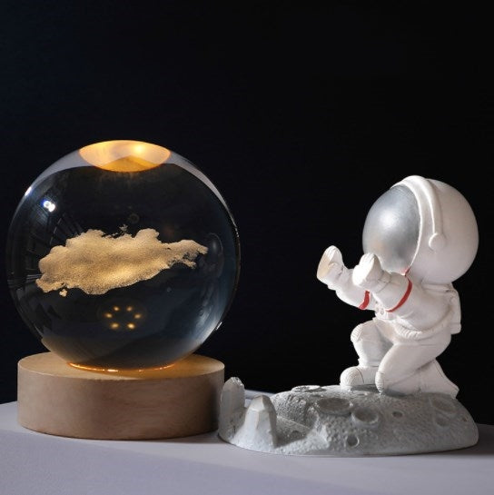 🥳2026 HOT SALE🥳💞50 000+ SÅLDA!💫🌌 Ta med galaxen in i ditt rum. 3D-kristallkula nattlampa – 50 % RABATT! ✨🌙