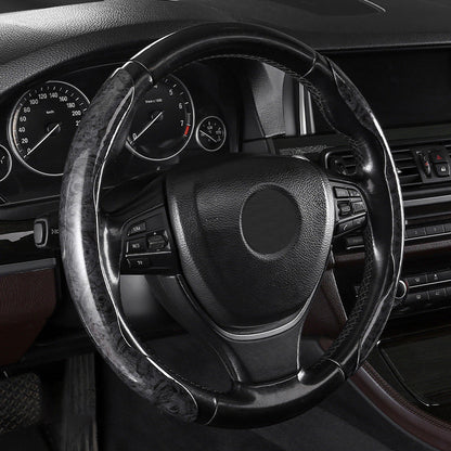 🚗 UNIVERSELLT HALKFRITT BILRATTÖVERDRAG 🔥 ⚡ Extra grepp & kontroll 👌 Passar de flesta rattar 💎 Slitstarkt & bekvämt material ✅ Hållbar silikonyta som motstår svett ✅ Ventilerande design för maximal komfort ✅ Enkel montering - kläms fast utan verktyg